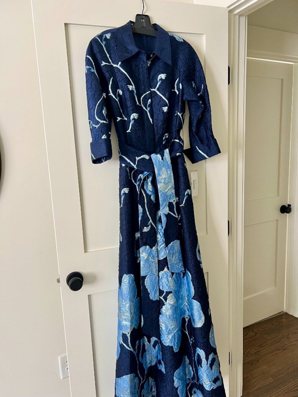 Teri Jon by Rickie Freeman - Metallic Jacquard Shirt Gown - Picture 3 of 4